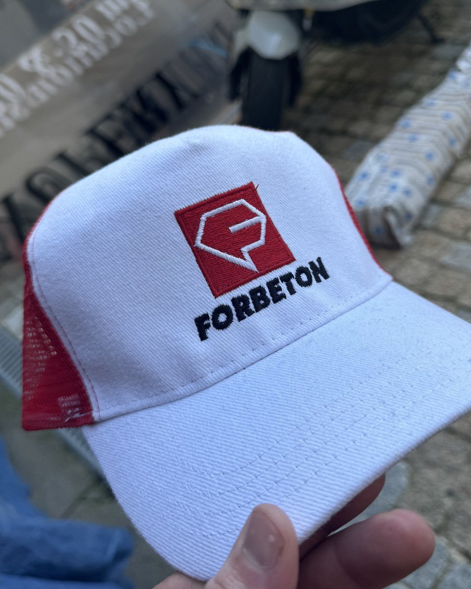 Casquette brodée au logo d'une entreprise de maçonnerie, réalisation Markage.TOP