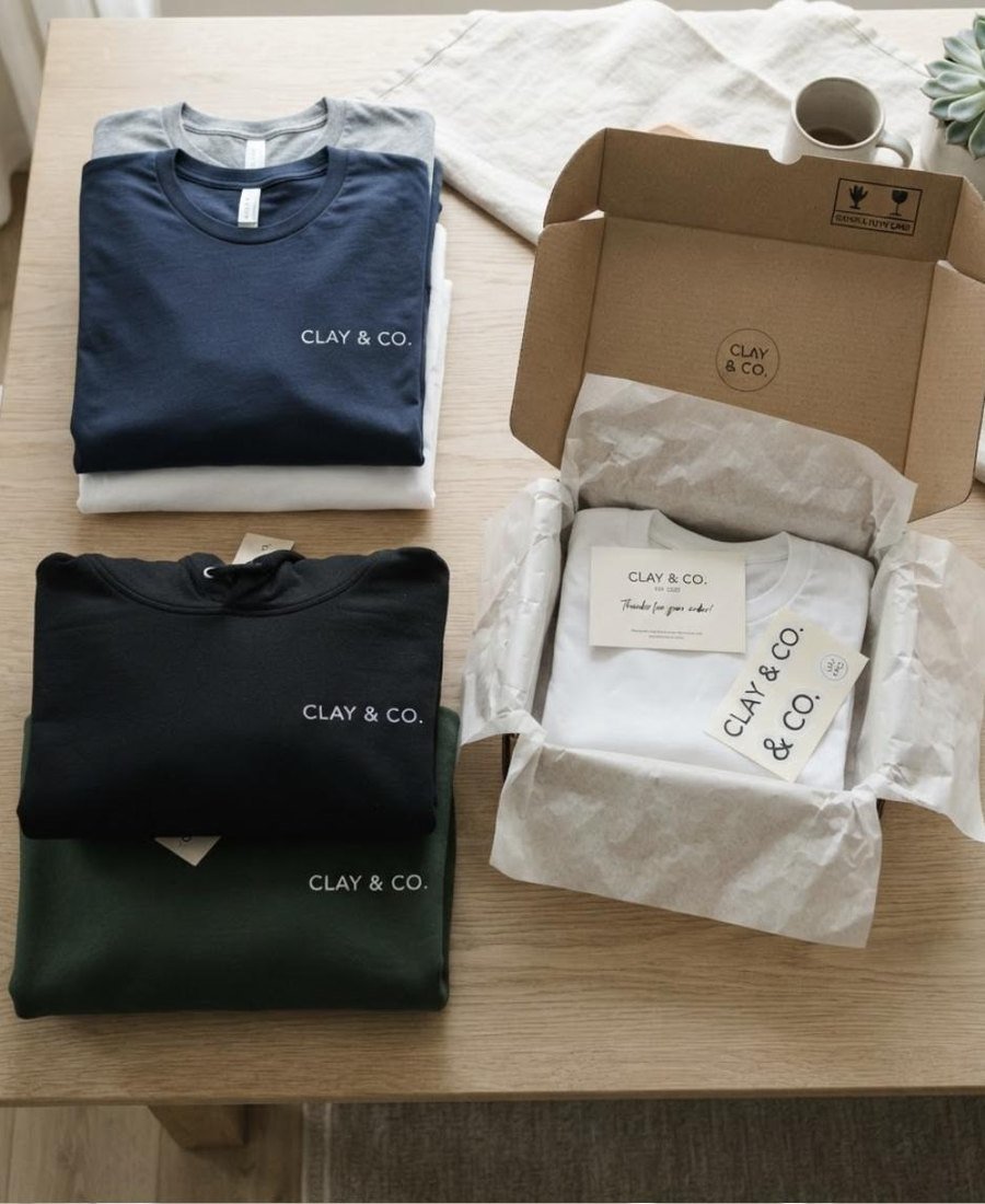 Pack de vêtements personnalisés prêts à expédier pour une marque
