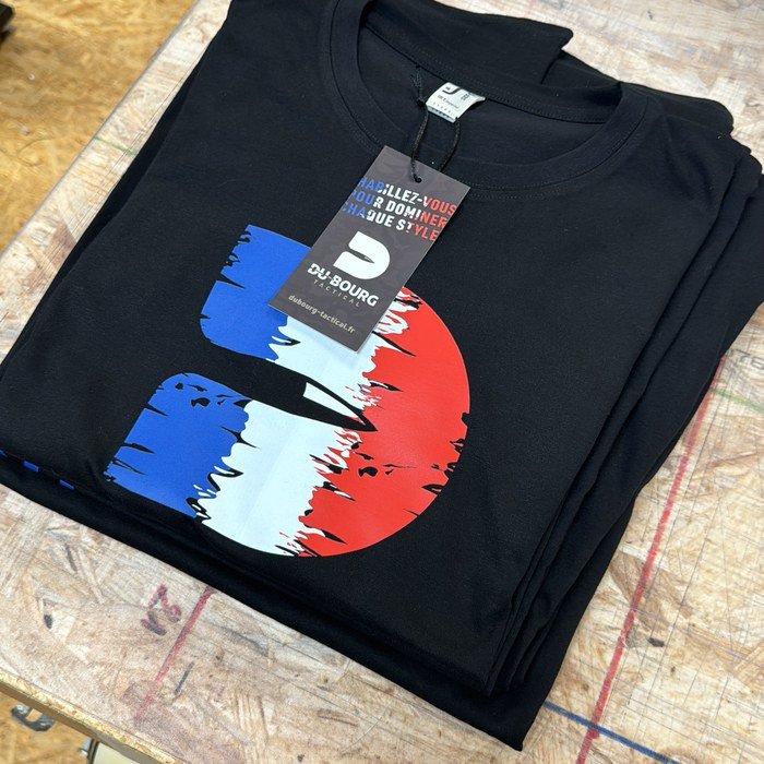 T-shirt imprimé plié d'une collection Dubourg Tactical, réalisation Markage.TOP